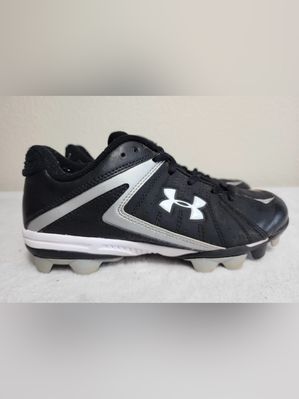 Under Armour Leadoff II Mid Black Gray White Baseball Cleats- Kids Youth 2.5Y